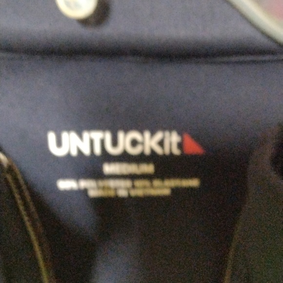 UNTUCKit Navy long sleeve pull over size Medium. - Picture 4 of 7